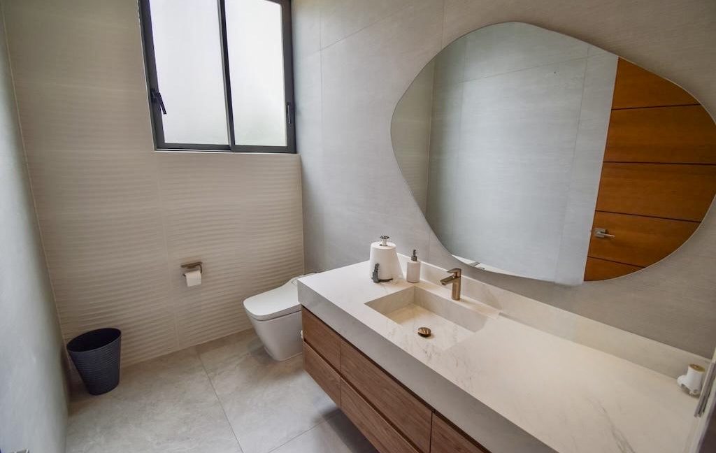 da51f899-1175-4999-8883-276774859f66